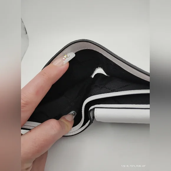 MK Men's Double Billfold Green, Silver, And White Wallet BNWOT - Picture 5 of 6